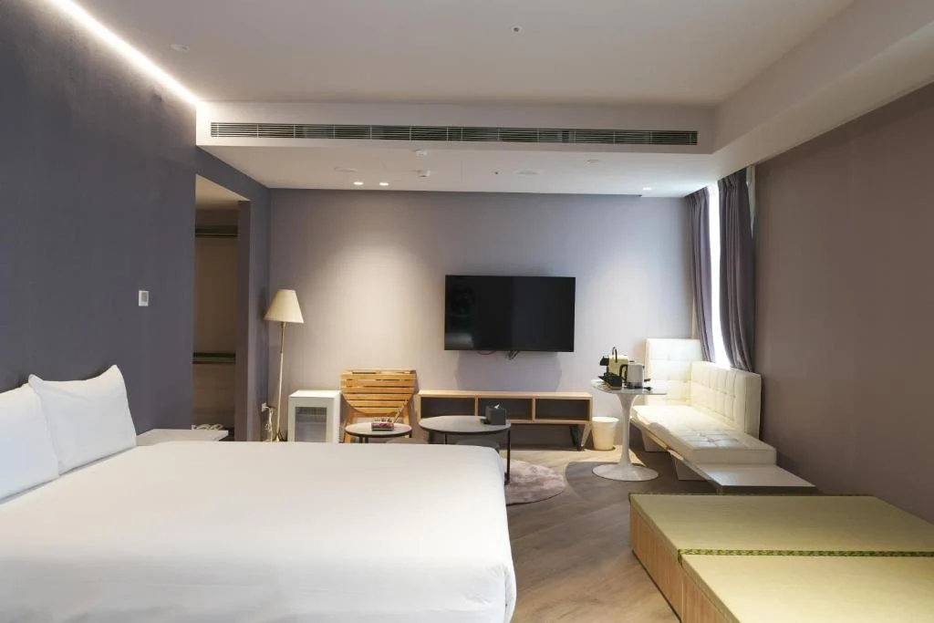 AKA Hotel